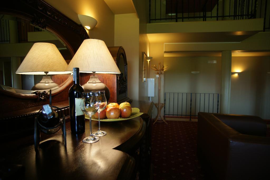 Hotel Grodzki Познань Экстерьер фото