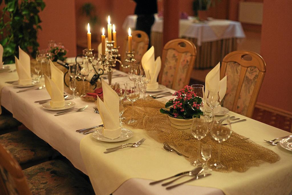 Hotel Grodzki Познань Экстерьер фото